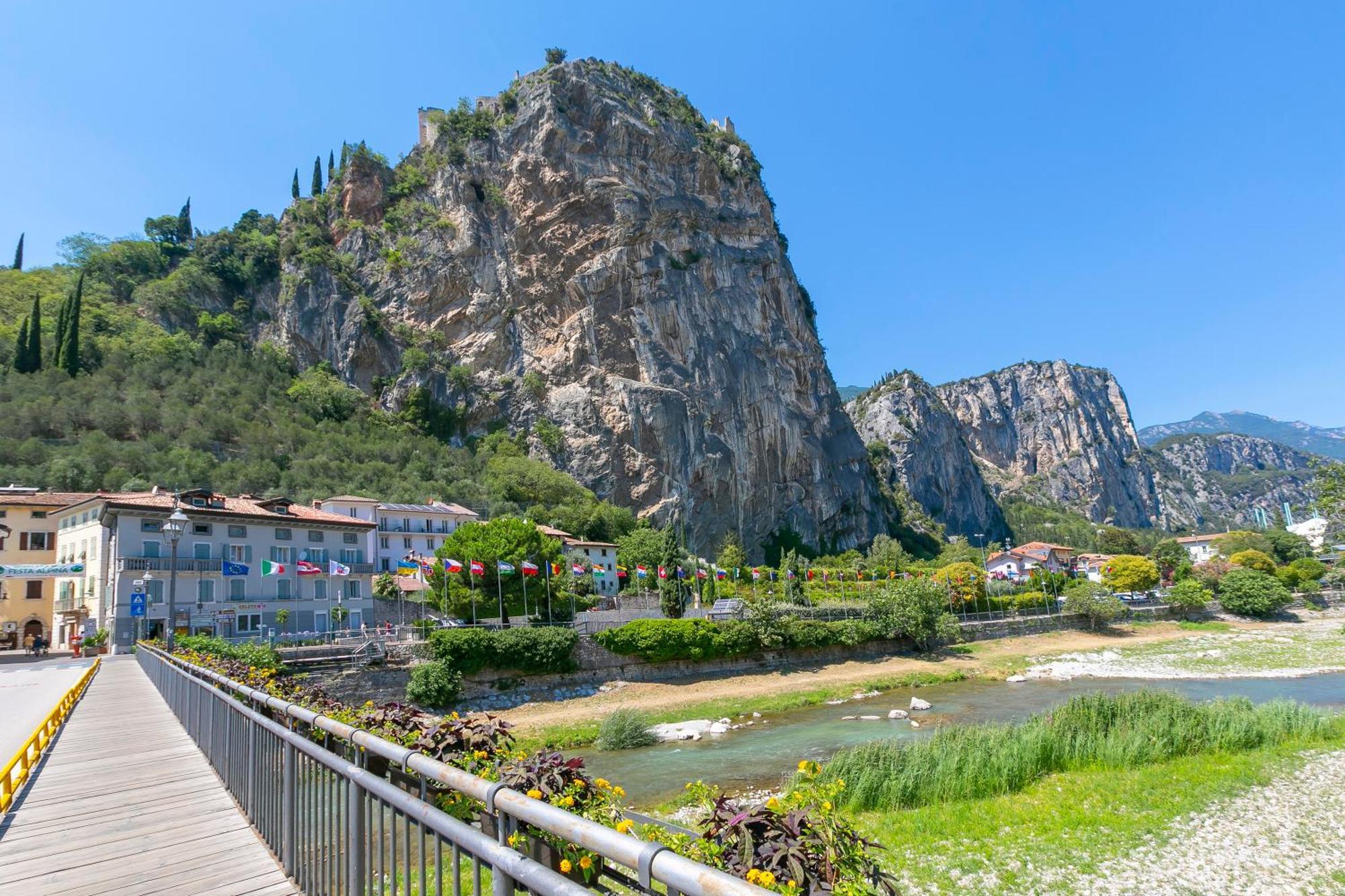 The Rock View - Happy Rentals Арко Екстер'єр фото